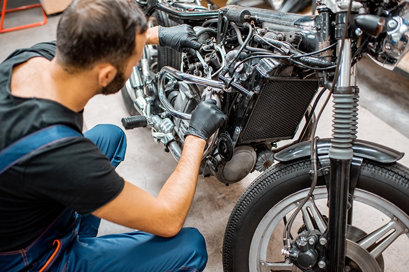 semi-truck mechanic